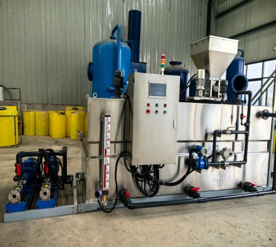 全主動三箱加藥裝配廠家加工現場